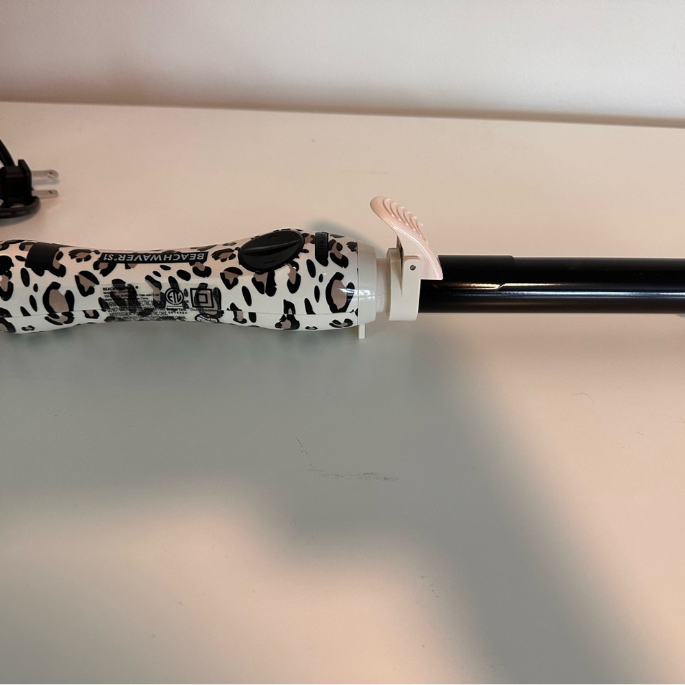Black and White Leopard Print Beachwaver S1 Catwalk curling iron